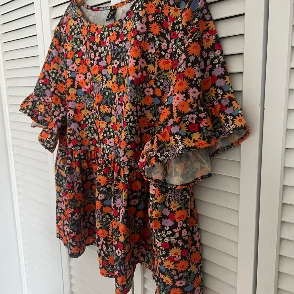 Floral Ruffle Sleeve Top - Picture 3 of 3